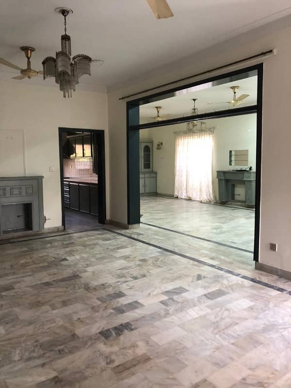 DHA Lahore 15 Marla Owner Build Design House With 100% Original Pics Available For Rent 16