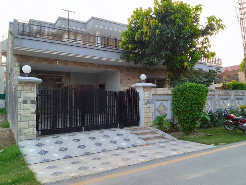 DHA Lahore 15 Marla Owner Build Design House With 100% Original Pics Available For Rent 27