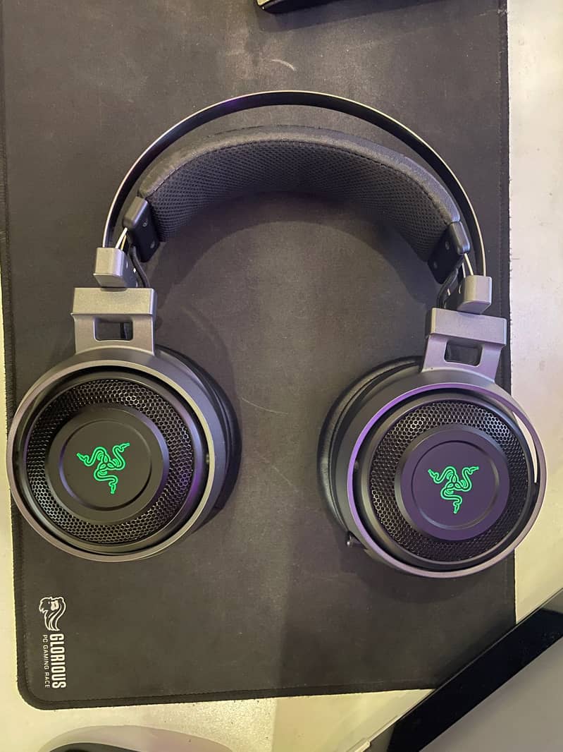 Razer Nari Ultimate Wireless Headphones with Box 5