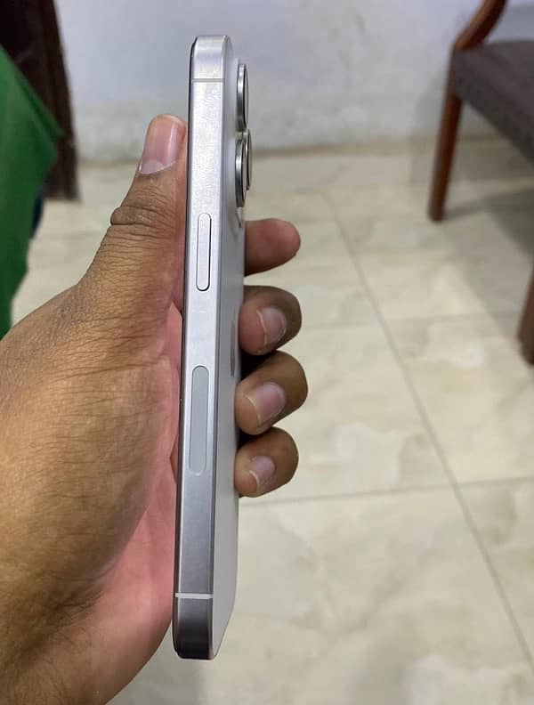 I phone 15 pro white titanium 10/10 JV,battery health 99% 5