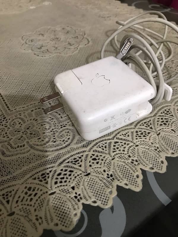 MacBook Air 2017 original charger 1