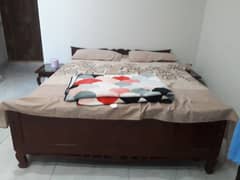 Queen bed in pure Sheesham wood in best condition