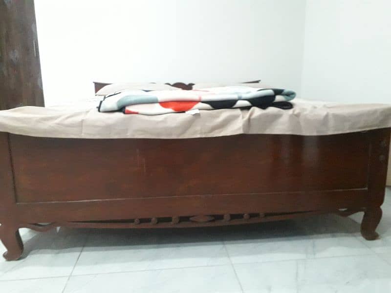 Queen bed in pure Sheesham wood in best condition 1