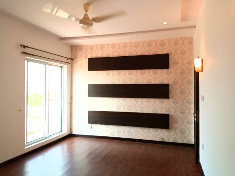 Defence Kanal Most Beautiful Designer Bungalow 5 Bed 230 Lakh 15