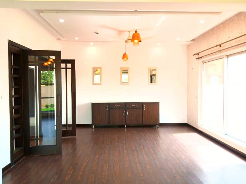 Defence Kanal Most Beautiful Designer Bungalow 5 Bed 230 Lakh 22