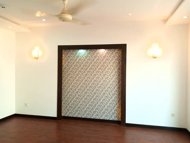 Defence Kanal Most Beautiful Designer Bungalow 5 Bed 230 Lakh 26