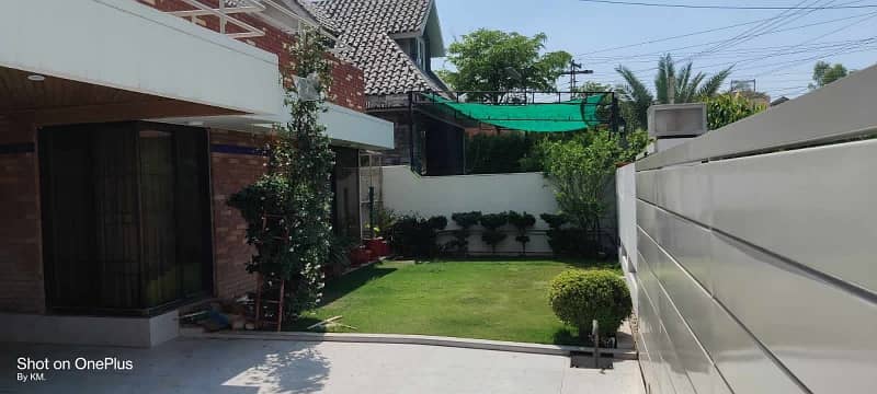 Kanal Stylish Bungalow Available For Sale 0