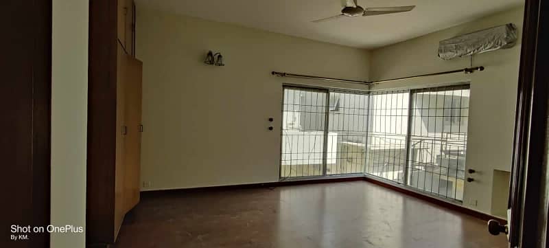 Kanal Stylish Bungalow Available For Sale 31