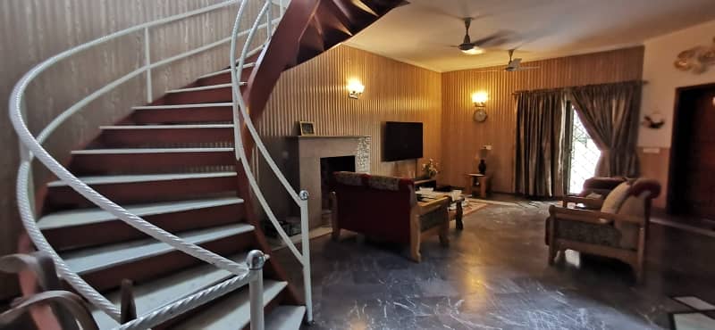 Kanal Stylish Bungalow Available For Sale 31