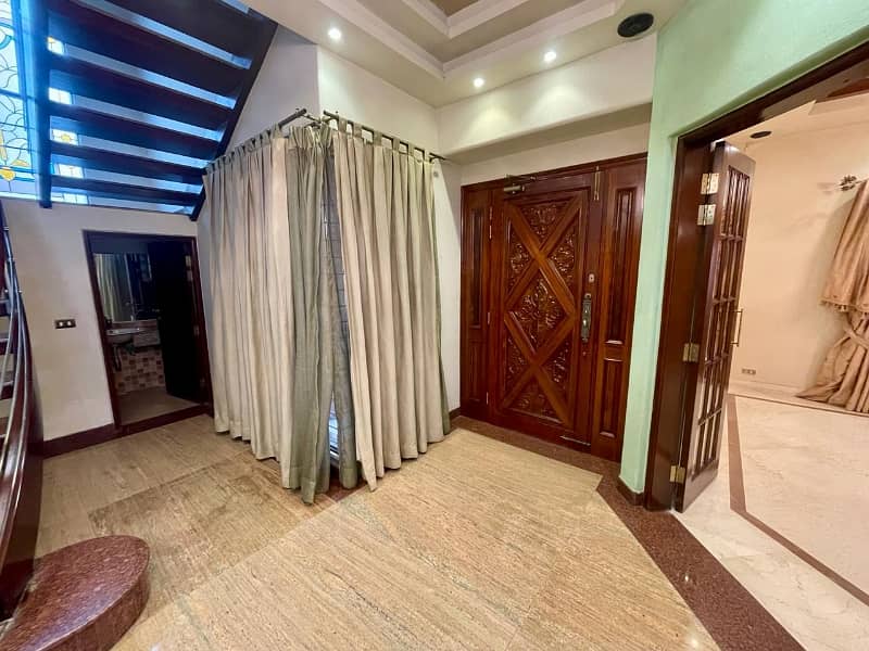 1 Kanal Stylish Bungalow Available For Sale 5