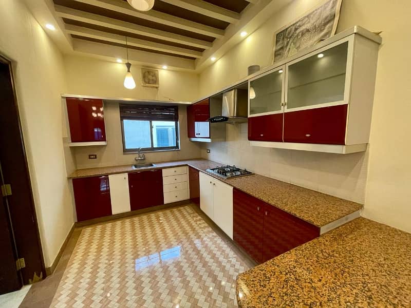 1 Kanal Stylish Bungalow Available For Sale 20