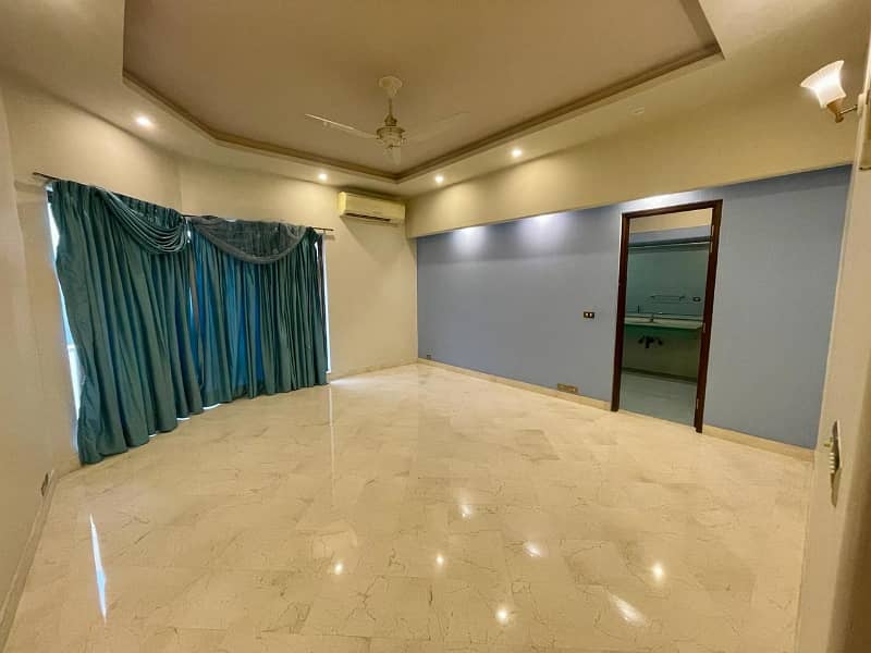 1 Kanal Stylish Bungalow Available For Sale 22