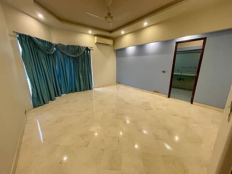 1 Kanal Stylish Bungalow Available For Sale 23