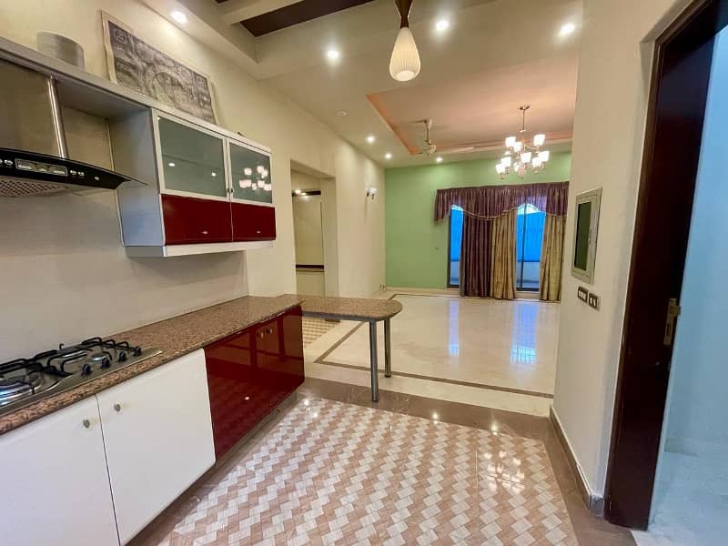 1 Kanal Stylish Bungalow Available For Sale 28