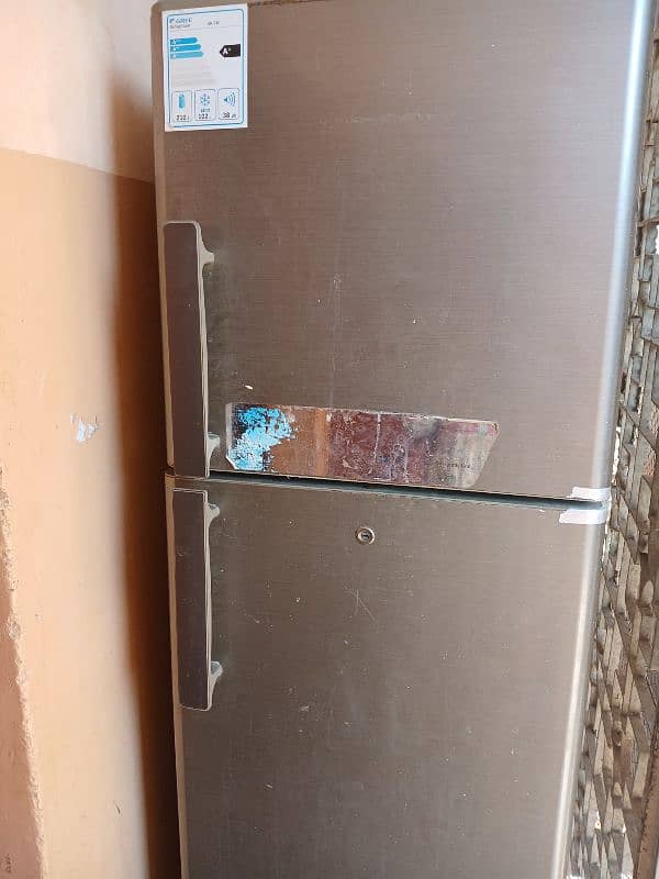 GREE fridge 2 doors in good condition 1