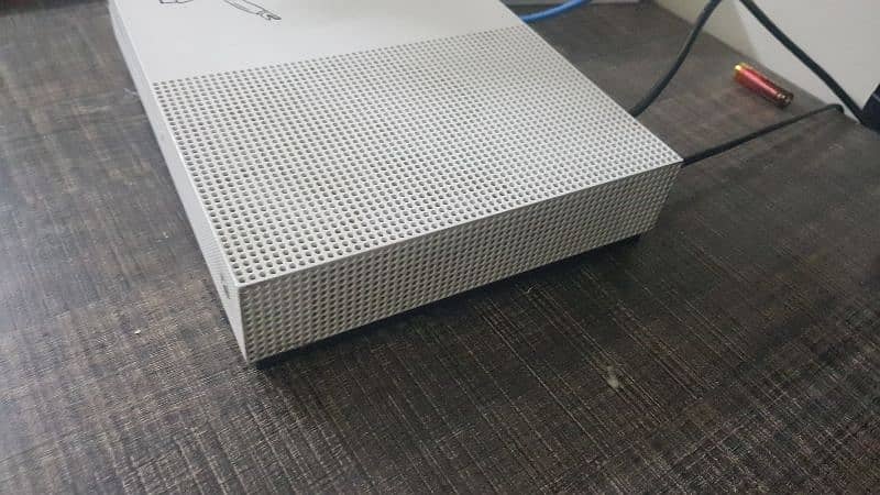 xbox one s 1 tb 10 on 10 condition 3