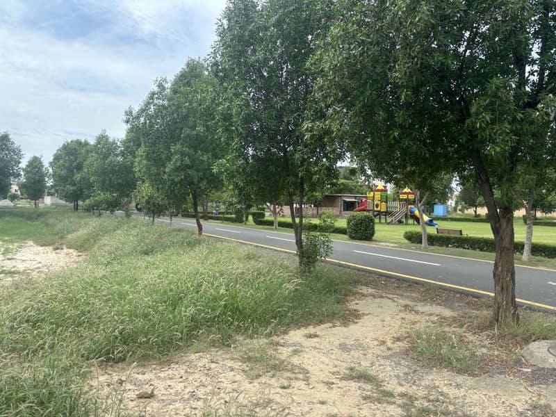 DHA RAHBAR 8 MARLA FACING PARK PLOT IS AVAILABLE FOR SALE 5