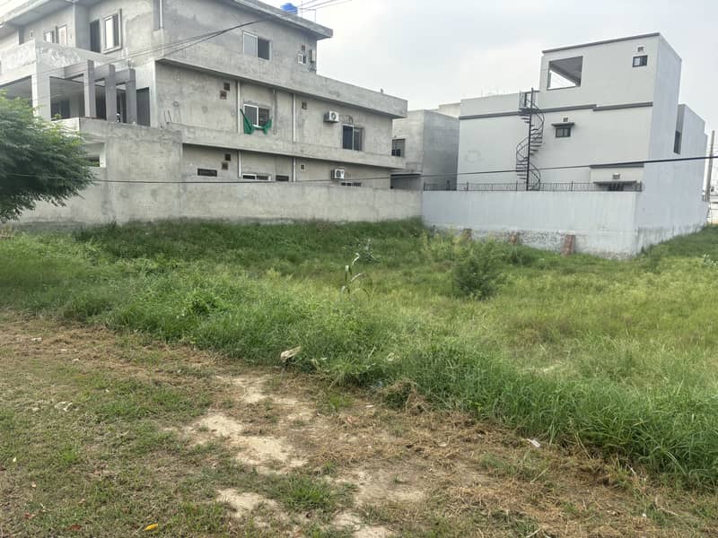 BEHRIA ORCHARD 8 MARLA PLOT WITH BEST PRICE IS UP FOR SALE 1