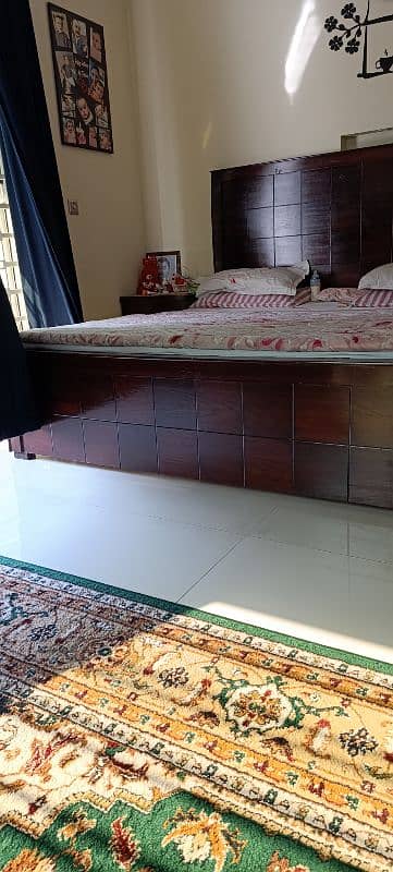 bed set with 2 side tables and no mattres 3