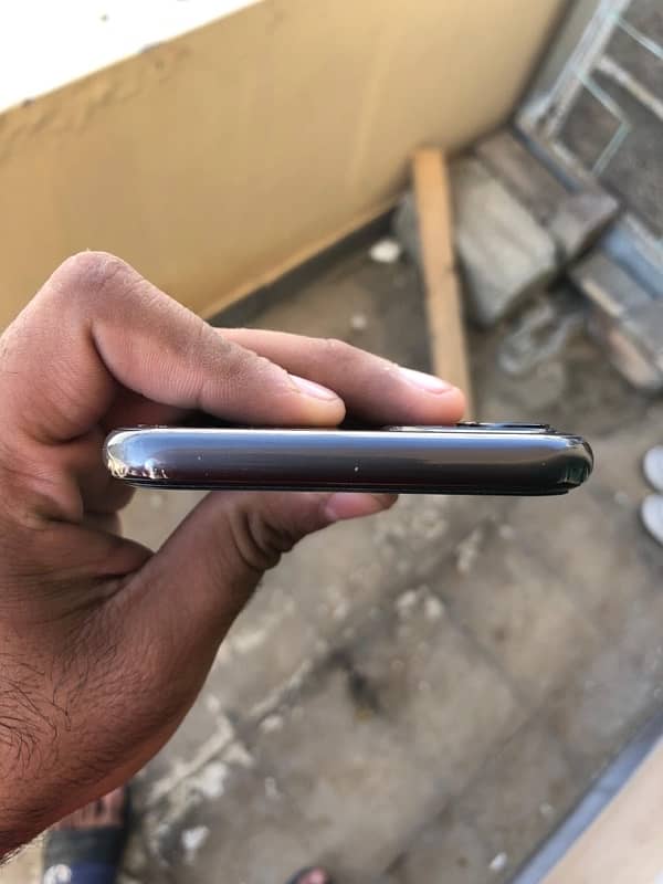 iphone 11 64gb waterpack exchange possible with good fones 9