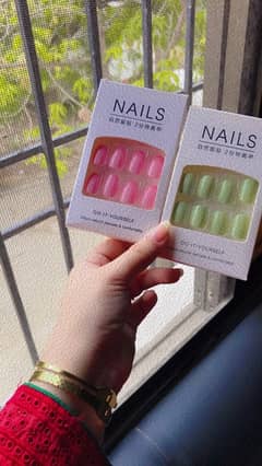 nails