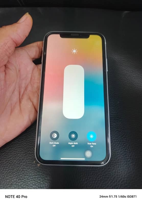 Iphone Xr White Colour Jv sim time available best condition All Okay 1