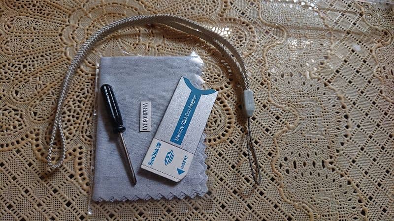 Sony Ericsson P910i Casing, Charger 6