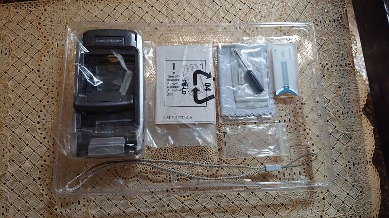 Sony Ericsson P910i Casing, Charger 7