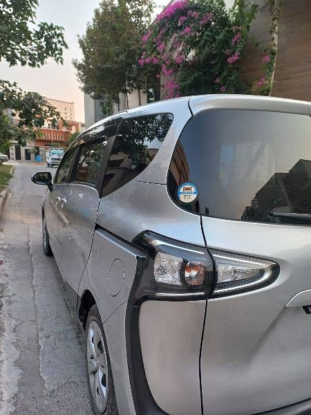 Toyota Sienta 2019 19