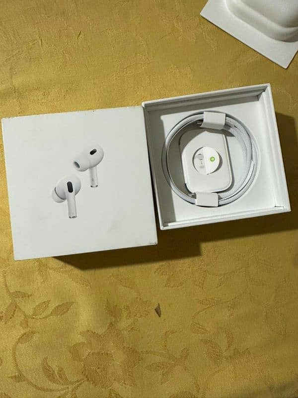 apple orignal air buds 1