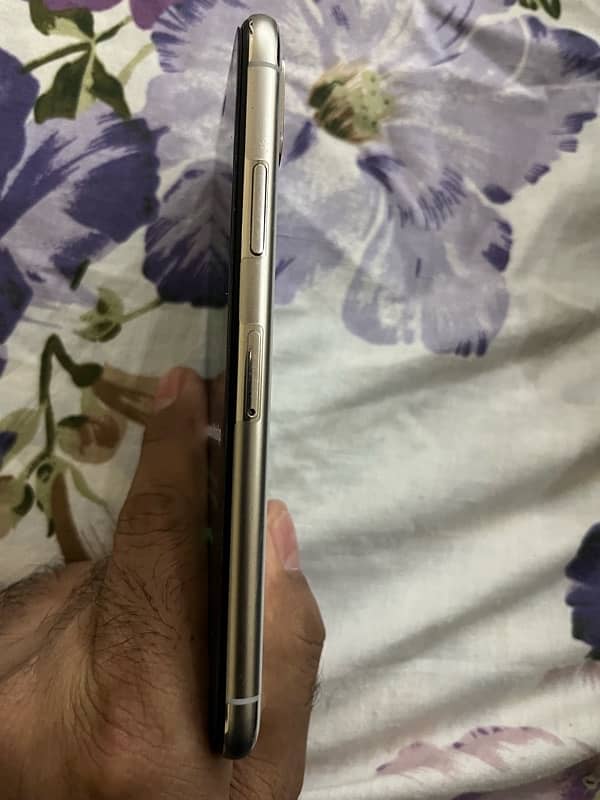 iPhone X Silver Colour PTA Approved 1