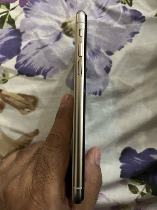 iPhone X Silver Colour PTA Approved 3