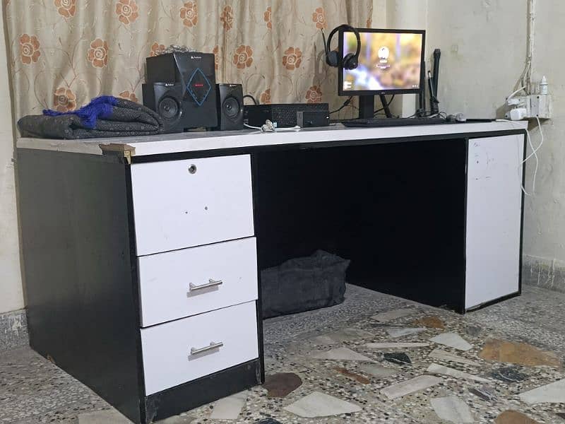 Large Size office or Computer Table for Sale 1