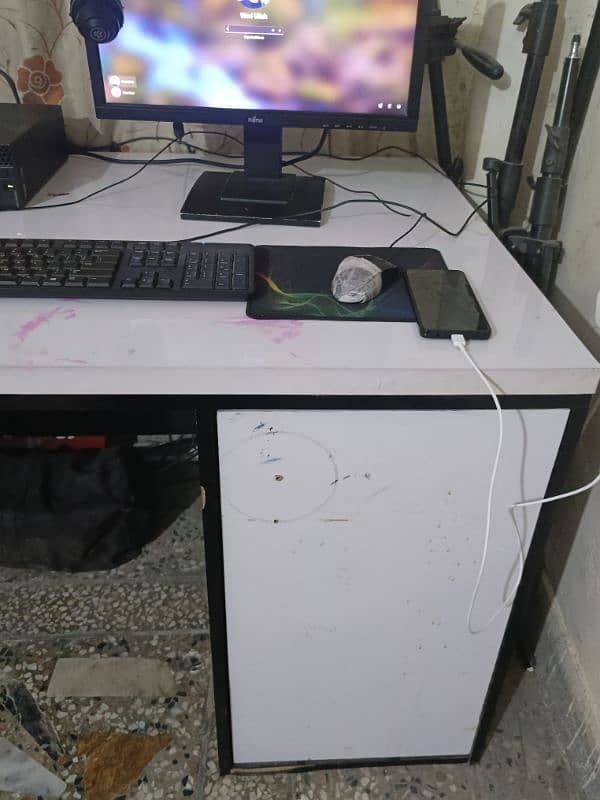 Large Size office or Computer Table for Sale 6