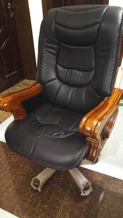 Executive Revolving Chair – Pure Leather,Extra Comfort best for Office