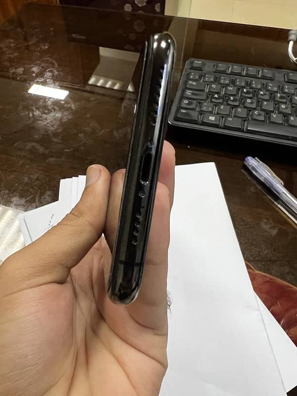 IPHONE 11 Pro Max (Scratchless) 3