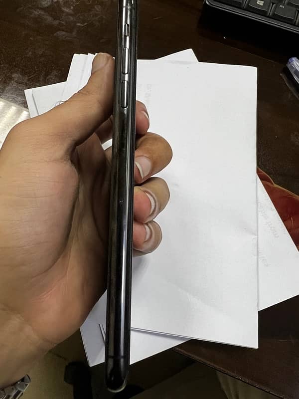 IPHONE 11 Pro Max (Scratchless) 4