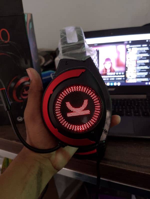 CM700 commander gaming headphone  noise cancelation with base audio 1