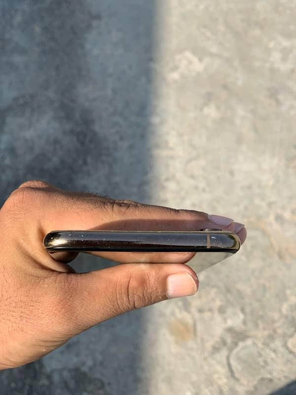 iphone xsmax 256gb golden 4