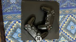 Ps4 Slim 500Gb with 2 original controllers