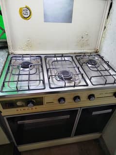 cooking range in very good condition