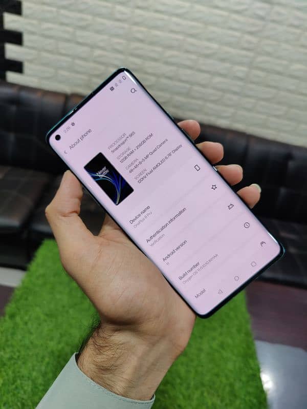 OnePlus 8 pro.  Ram 12GB STORAGE 256GB. Dual sim global 10/10 2