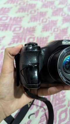 SONY CYBERSHOT DSC - H100 CAMERA FOR SELL