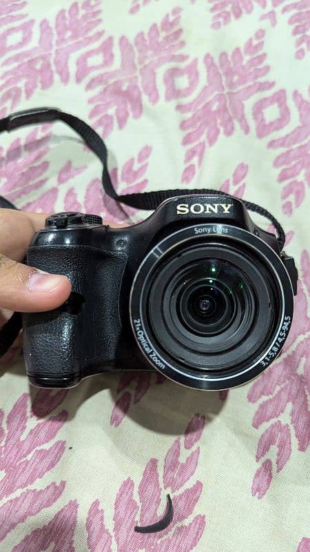 SONY CYBERSHOT DSC - H100 CAMERA FOR SELL 10