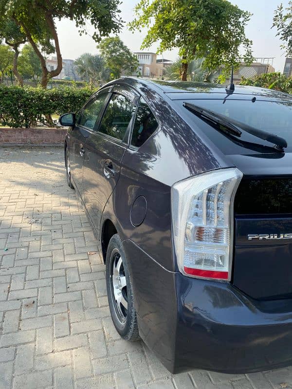 Toyota Prius 2011/14 6