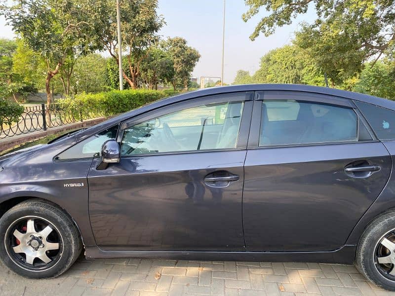 Toyota Prius 2011/14 7