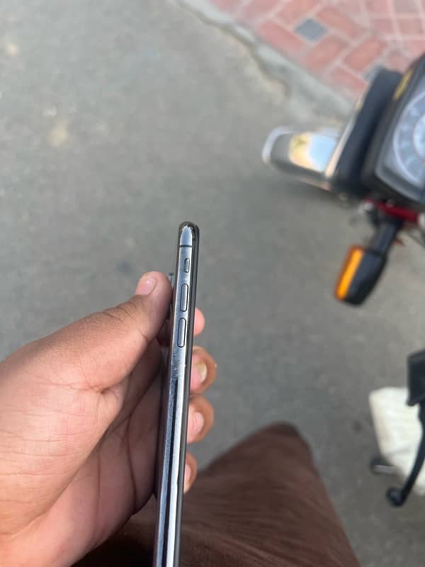 iPhone X 64 gb pta approved 4