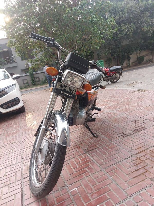 125 Honda motorcycle for sale in bahria town lahore 1