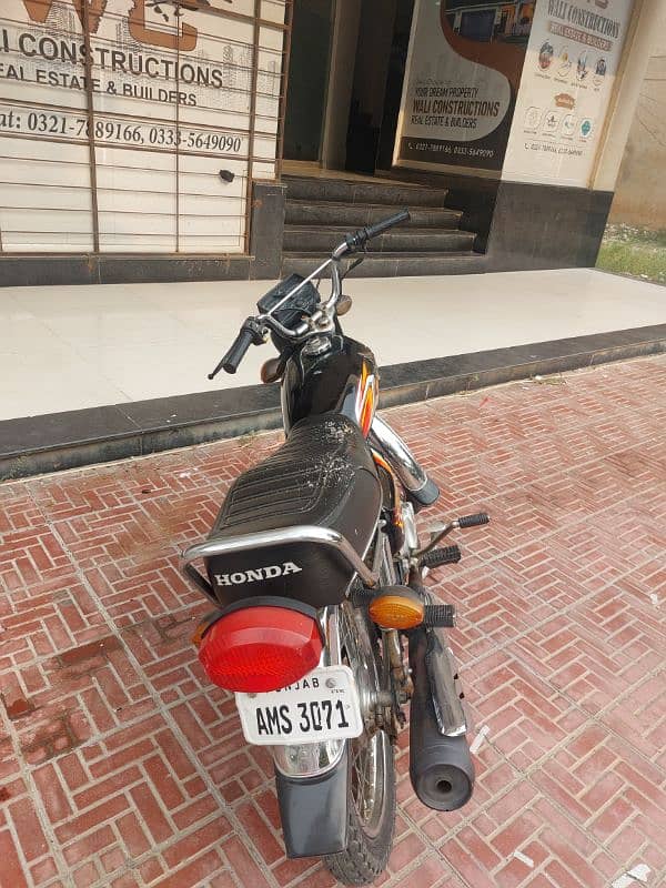 125 Honda motorcycle for sale in bahria town lahore 2