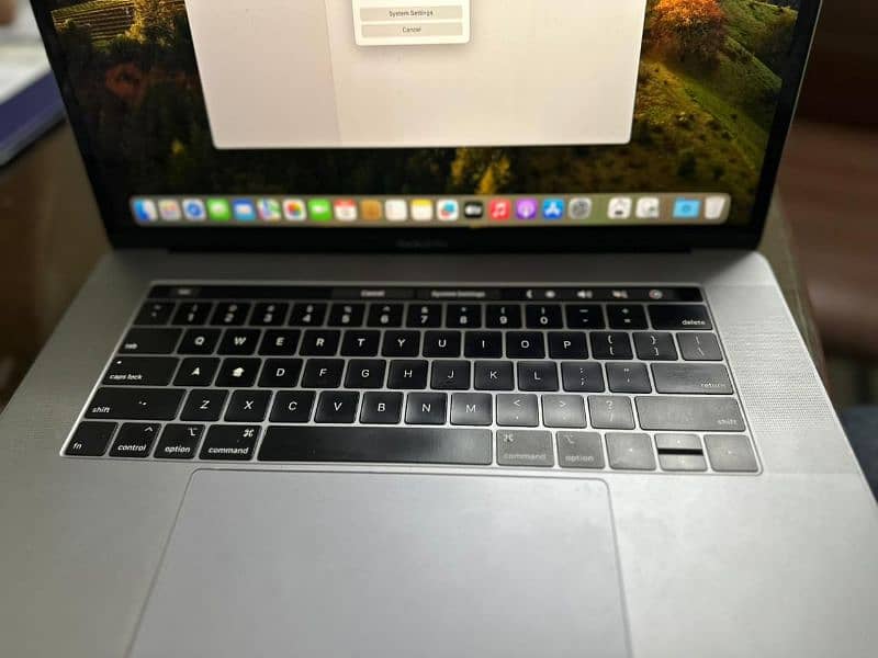 Apple Mac book pro core i9 2019 4